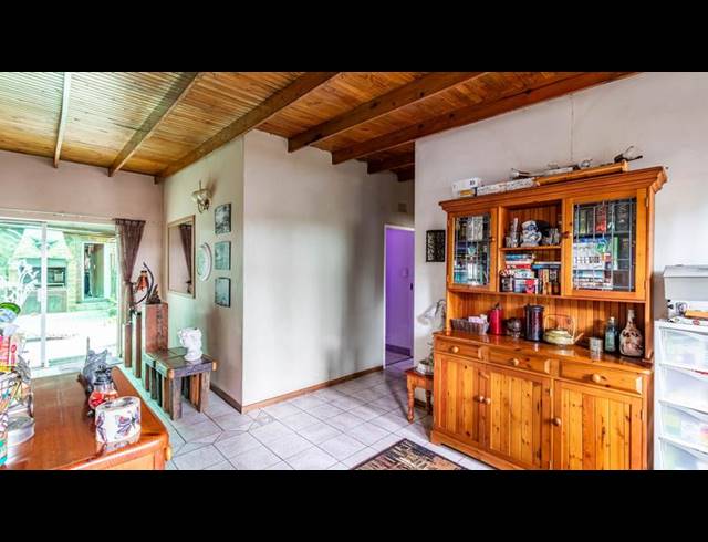 4 BEDROOM HOUSE FOR SALE IN KEMPTON PARK EXT 05